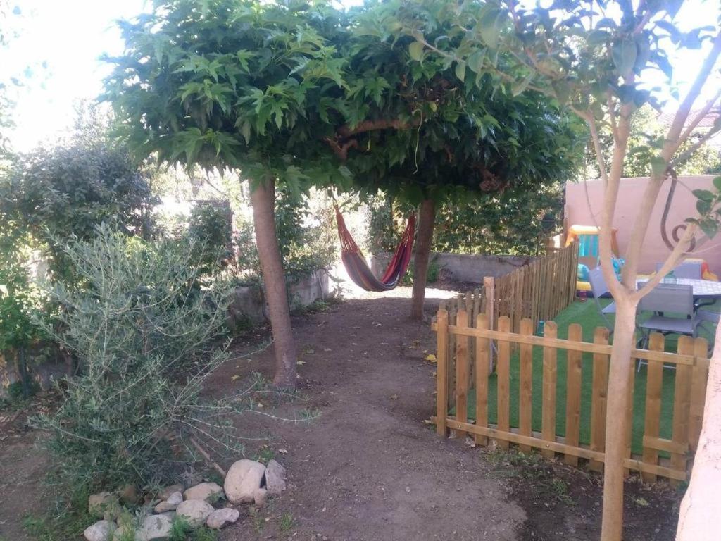 Appartement 60M2 Rdc Avec Jardin Saint-Genis-des-Fontaines Luaran gambar